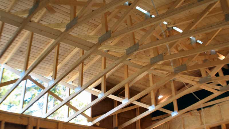 manfaat kayu rengas untuk rangka atap rumah